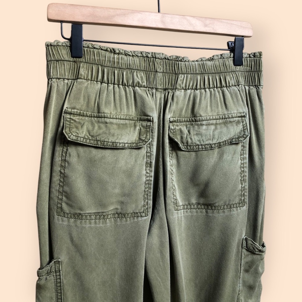 Free People Summers Over Cargo Pants Army Green Crop Jogger Women’s Size 6 - Picture 16 of 16